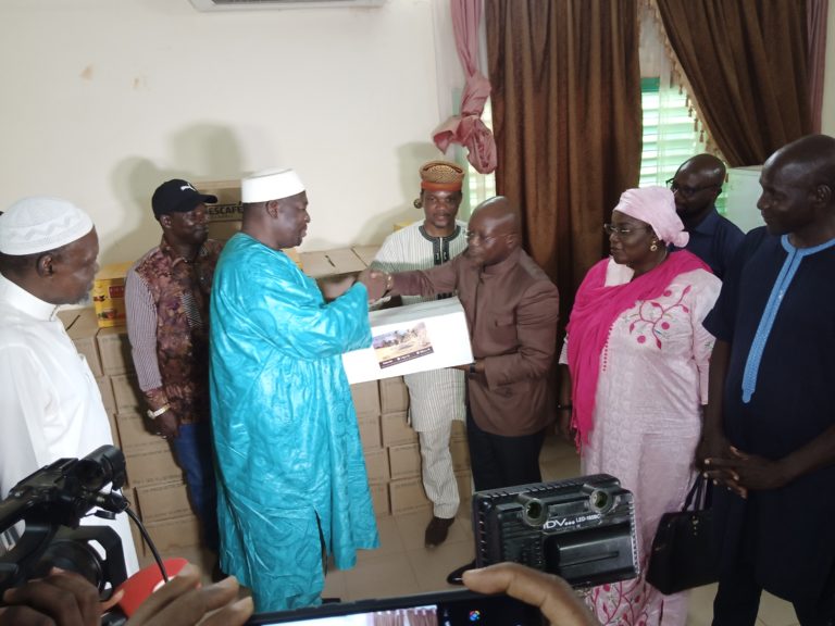 Période de jeûne : le parti, le PPS offre un don à la FAIB