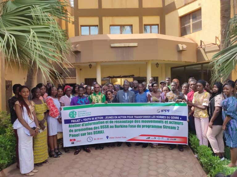 Transformer et modifier activement les normes de genre rigides et les déséquilibres du pouvoir qui désavantage les jeunes dans l’expression de leurs droits sexuels et reproductifs : ABBEF et ses partenaires mènent une réflexion de 24 heures autour du programme Stream 2