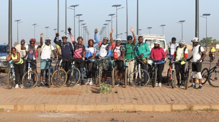 Cyclisme à Ouagadougou : Le « Club de VTT Ouaga by Bike » relève le défi de la voie de contournement