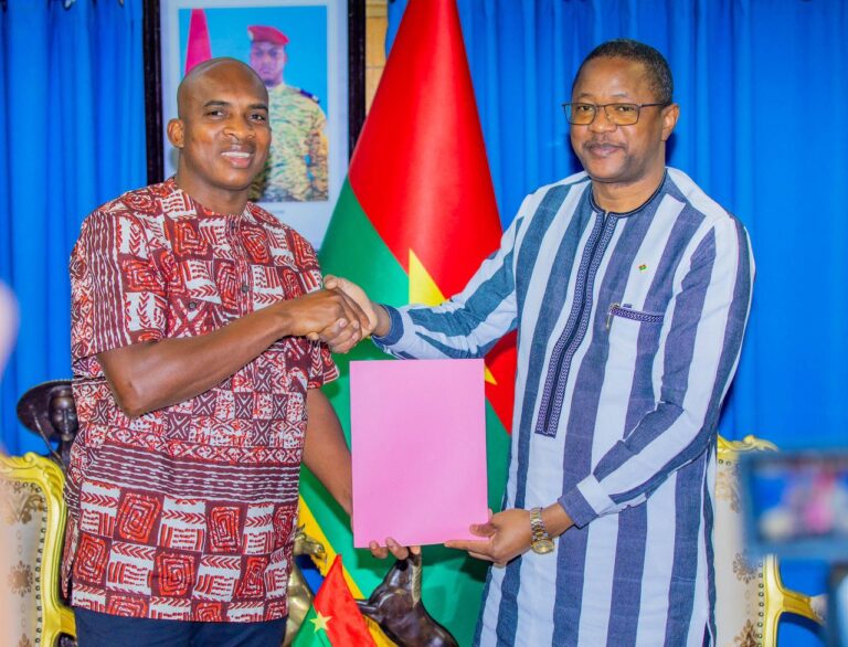 Rayonnement du sport au Burkina Faso : audience entre l’ambassadeur Charles Kaboré et le ministre Karamoko Jean Marie Traoré